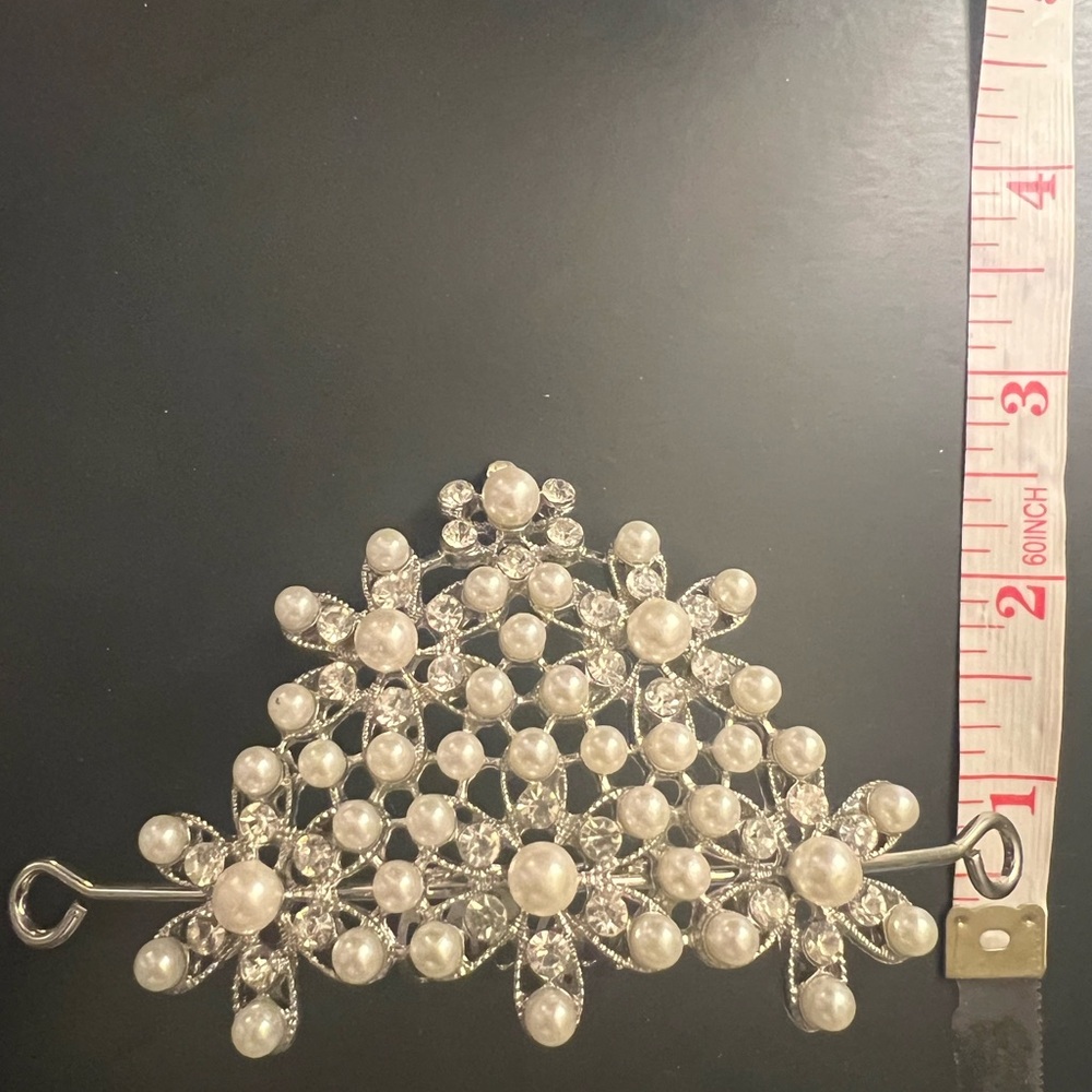 Beautiful head piece.